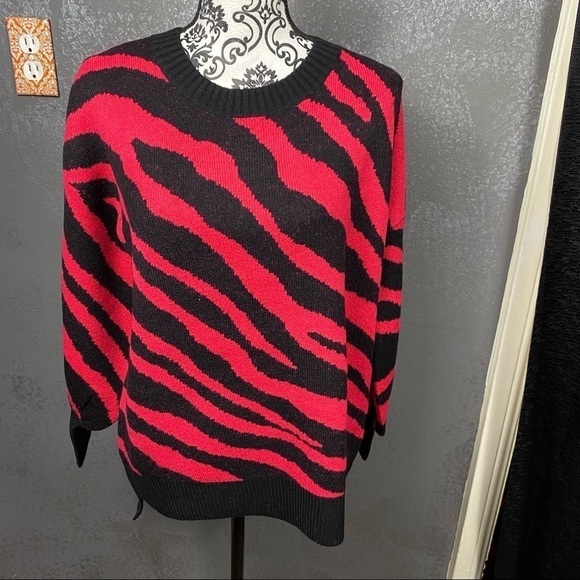 French Connection TIGER JACQUARD CREW NECK SWEATER. Pink and black. Winter warm - Picture 5 of 13